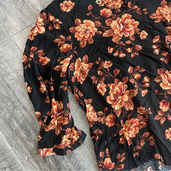 TORRID Crepe Chain Detail Floral 3/4 Sleeve Blouse - Picture 8 of 10